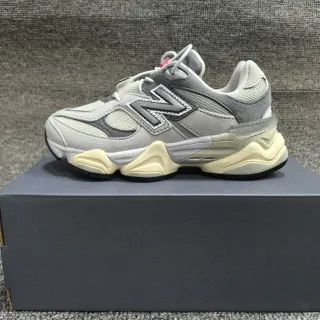 New Balance 9060 Gris Crema Zapatillas Chunky
