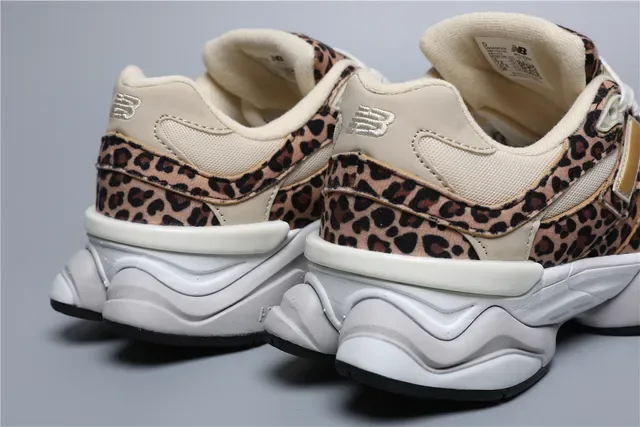 New Balance 9060 طباعة النمر لوغو ذهبي أحذية رياضية بنمط حياة 2