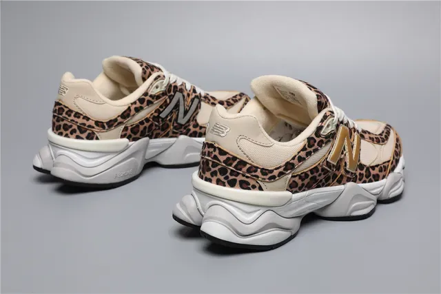 New Balance 9060 طباعة النمر لوغو ذهبي أحذية رياضية بنمط حياة 3