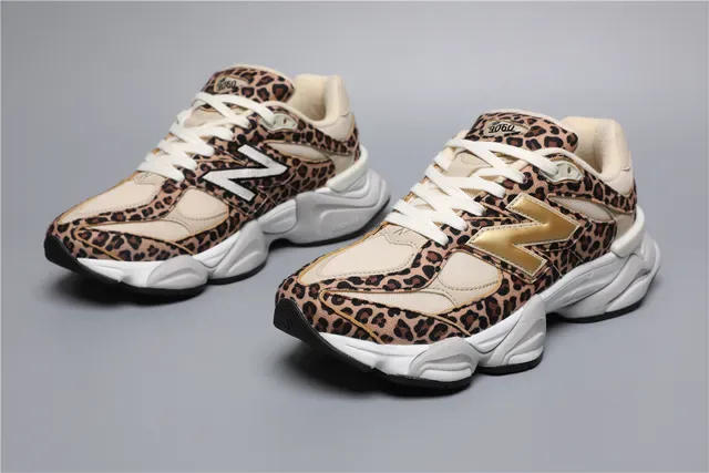 New Balance 9060 طباعة النمر لوغو ذهبي أحذية رياضية بنمط حياة 5