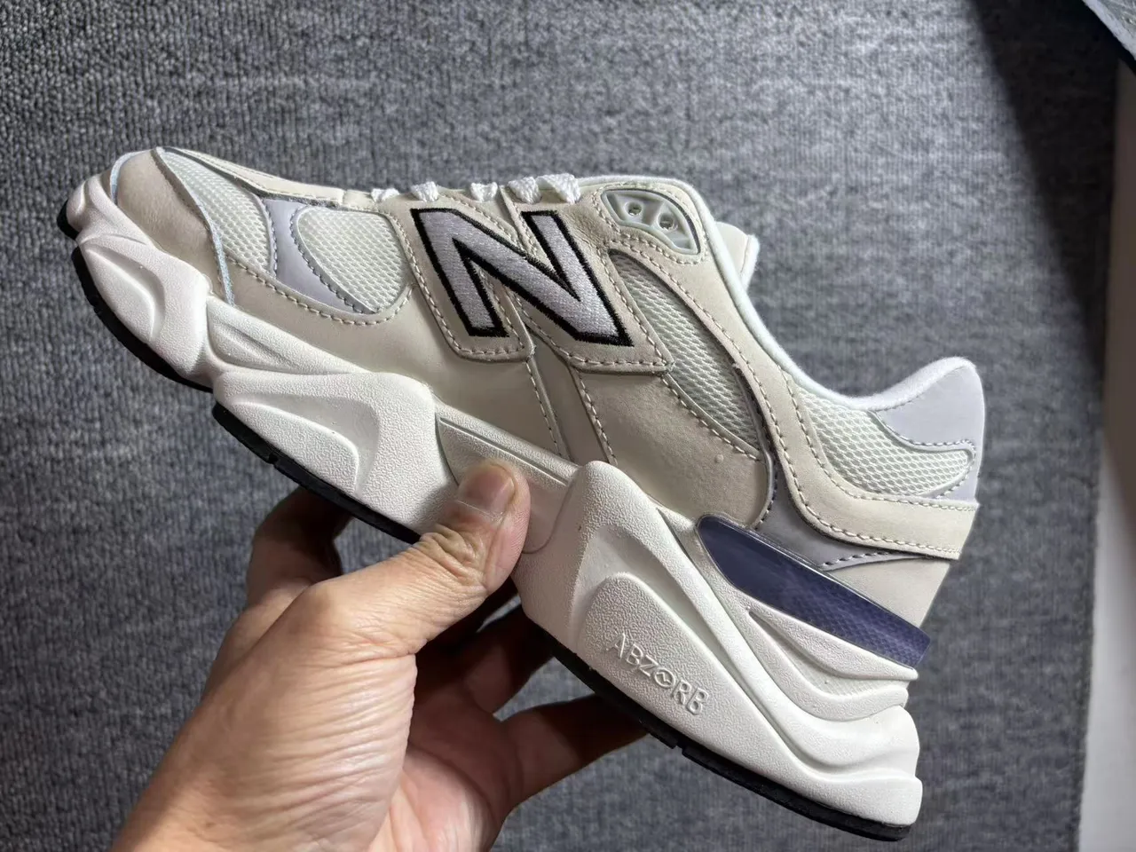 New Balance 9060 Off-White Black حذاء رياضي سميك 4