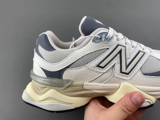 New Balance বেইজ গ্রে মিডসোল মেশ এবং সিন্থেটিক ওভারলে চাঙ্কি স্নিকার্স 3