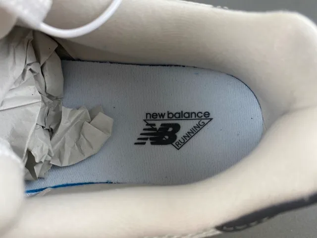 New Balance বেইজ গ্রে মিডসোল মেশ এবং সিন্থেটিক ওভারলে চাঙ্কি স্নিকার্স 7