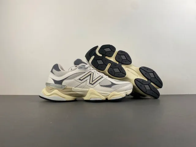 New Balance বেইজ গ্রে মিডসোল মেশ এবং সিন্থেটিক ওভারলে চাঙ্কি স্নিকার্স 12