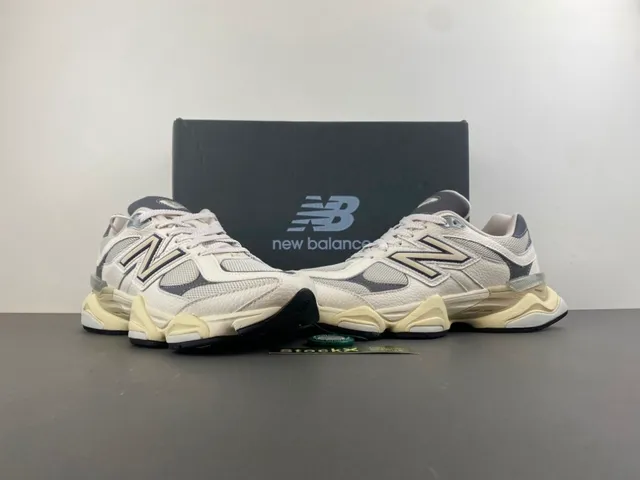 New Balance বেইজ গ্রে মিডসোল মেশ এবং সিন্থেটিক ওভারলে চাঙ্কি স্নিকার্স 13