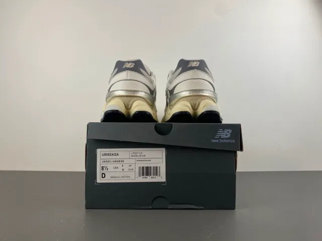 New Balance বেইজ গ্রে মিডসোল মেশ এবং সিন্থেটিক ওভারলে চাঙ্কি স্নিকার্স 17