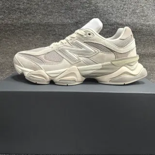 New Balance Tênis Chunky Bege Cinza Sola Midsole Sculptada Parte Superior Mista de Camurça e Malha