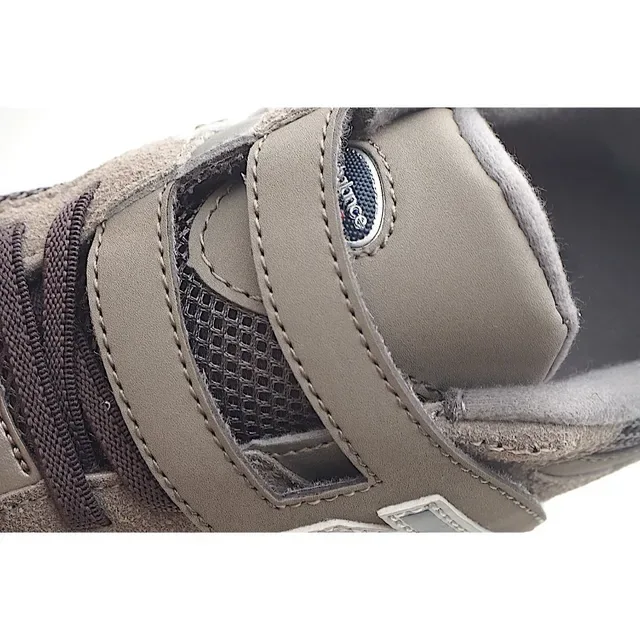 New Balance Bege Branco Chunky Midsole Fecho Velcro Cinta Lifestyle Sneakers 17