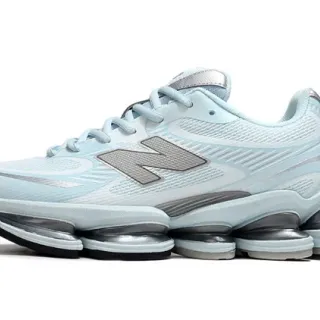 New Balance নীল রূপালি হালকা মেশ আপার সেগমেন্টেড পড-বেসড মিডসোল চাঙ্কি স্নিকার্স