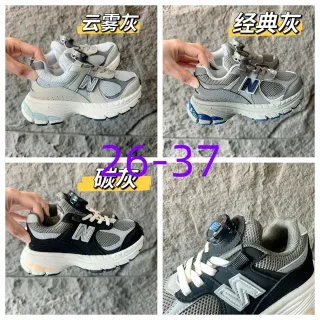 New Balance 灰白厚底中底网面和合成覆盖生活方式运动鞋