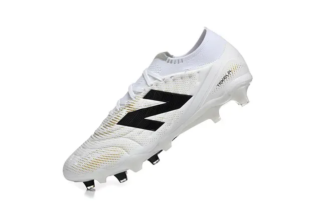 New Balance सफेद काला लो-कट निट अपर असममित लेसिंग सिस्टम फर्म-ग्राउंड सॉकर जूते 4