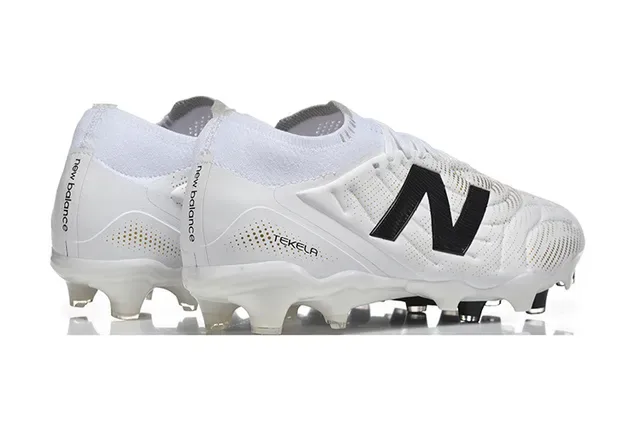 New Balance सफेद काला लो-कट निट अपर असममित लेसिंग सिस्टम फर्म-ग्राउंड सॉकर जूते 5