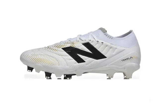 New Balance सफेद काला लो-कट निट अपर असममित लेसिंग सिस्टम फर्म-ग्राउंड सॉकर जूते 10