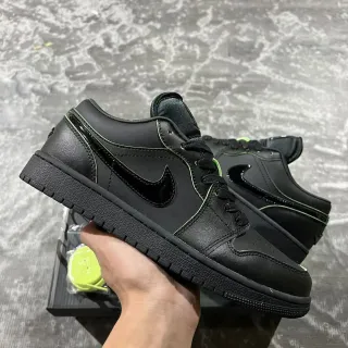 Nike Air Jordan 1 Low أسود أخضر جلد علوي لامع Swoosh Overlay أحذية أسلوب الحیاة