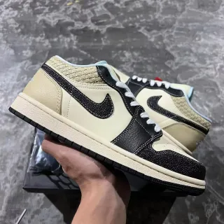 Nike Air Jordan 1 Low Cream et Noir Lifestyle Sneakers