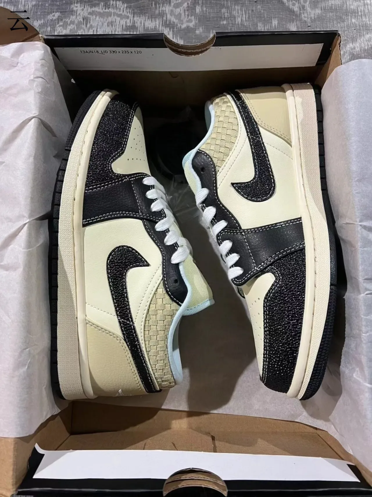 Nike Air Jordan 1 Low Cream y Negro Zapatillas Lifestyle 9