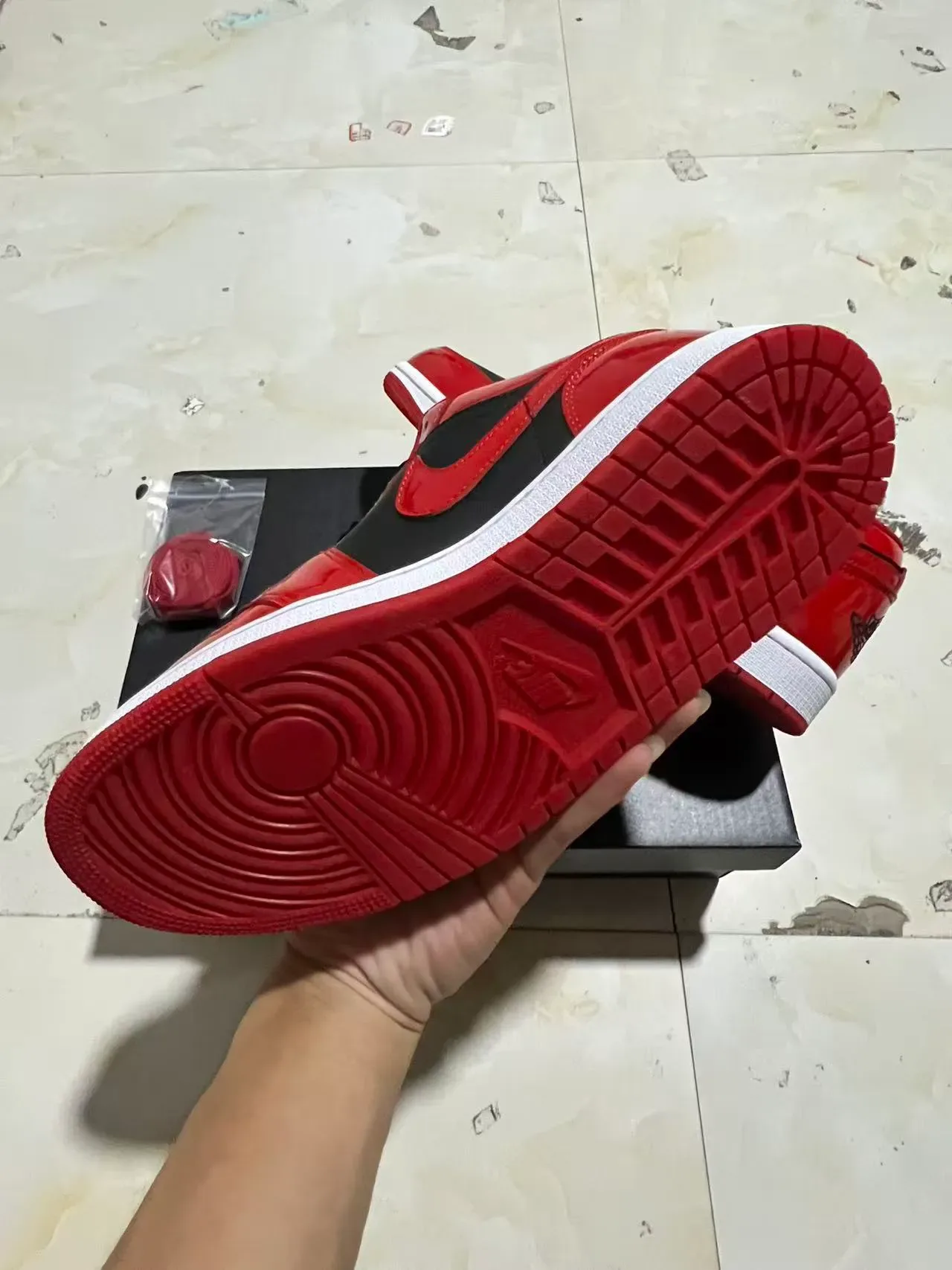Nike Air Jordan 1 Low Sneakers Lifestyle Brillant Rouge Noir Blanc 6