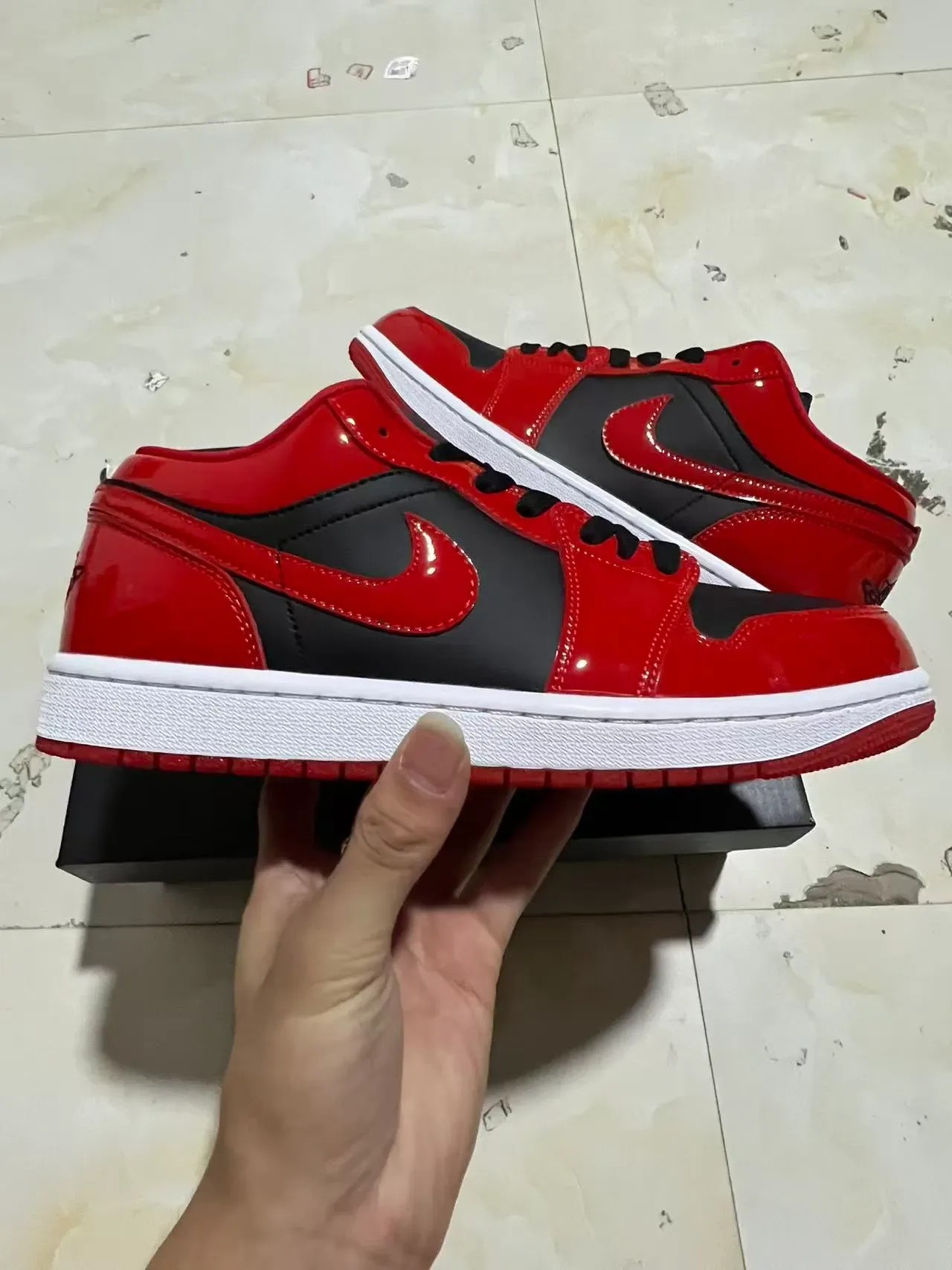 Nike Air Jordan 1 Low Sneakers Lifestyle Brillant Rouge Noir Blanc 7