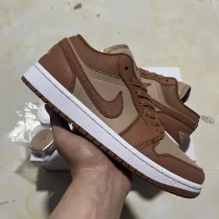 Nike Air Jordan 1 Low 双色棕生活方式运动鞋