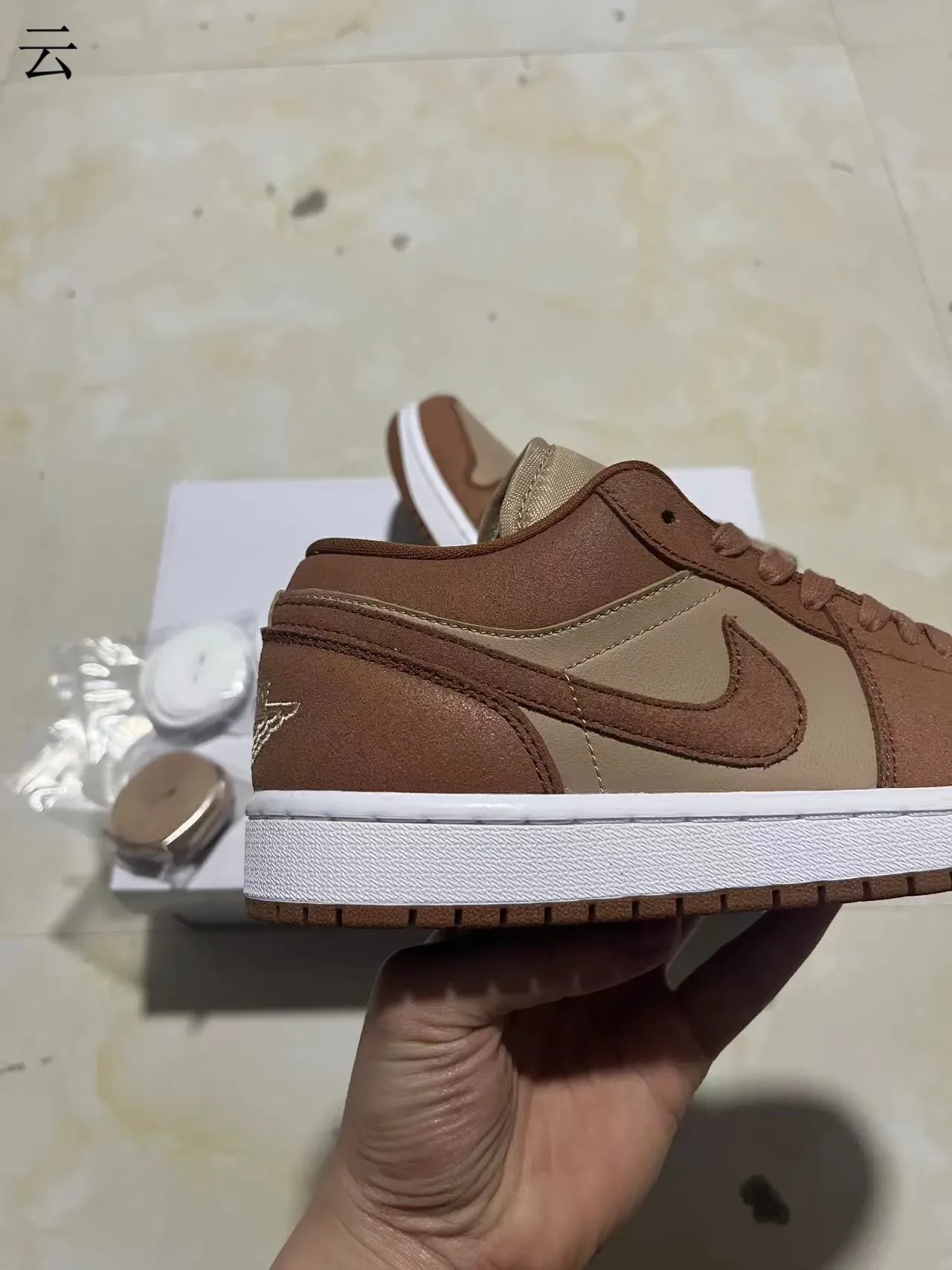 Nike Air Jordan 1 Low Dois Tons Marrom Tênis Lifestyle 8