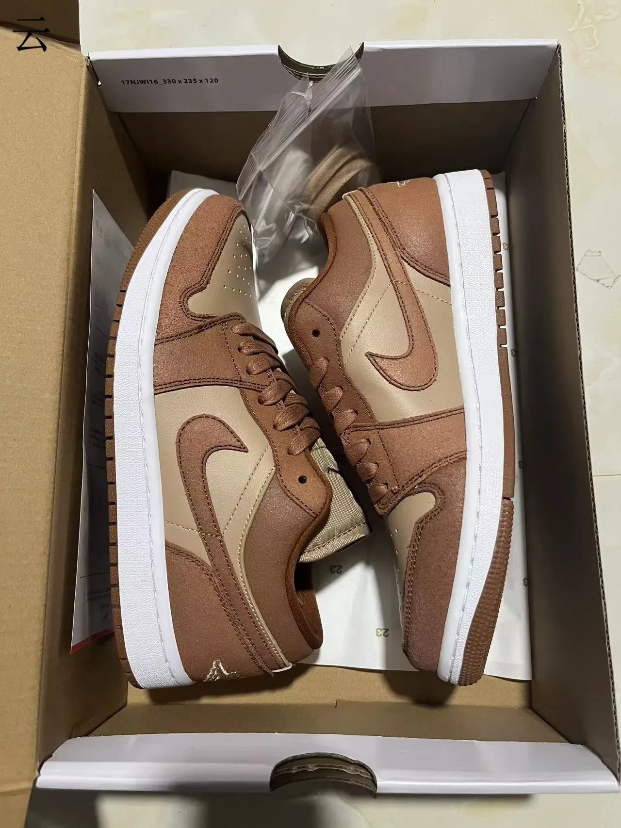 Nike Air Jordan 1 Low Dois Tons Marrom Tênis Lifestyle 11