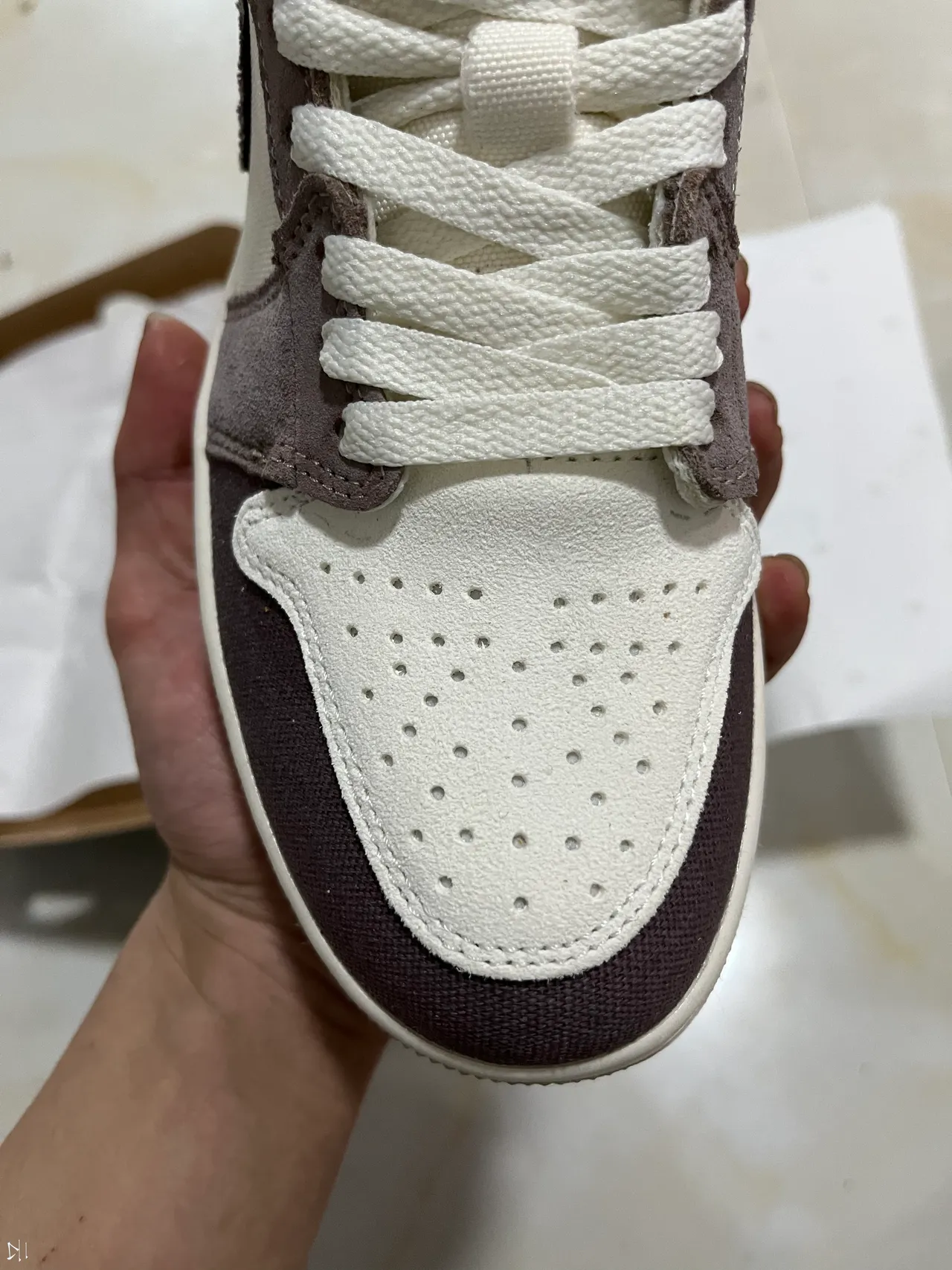 Nike Air Jordan 1 Mid Off-White Taupe Mustard Tênis de basquete 3