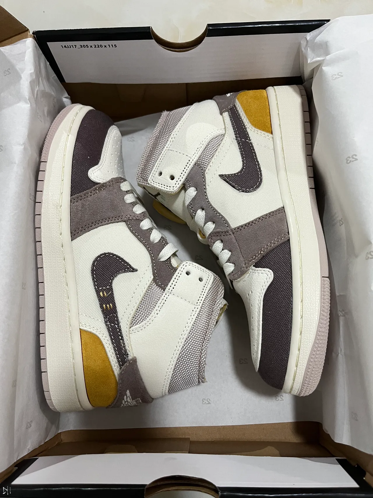 Nike Air Jordan 1 Mid Off-White Taupe Mustard Tênis de basquete 8