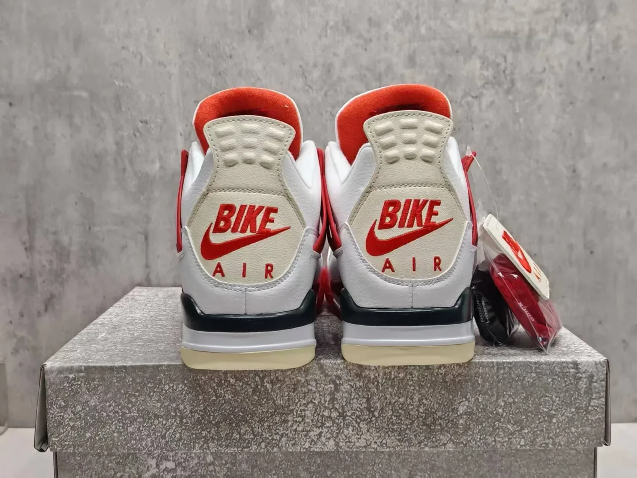 Nike Air Jordan 4 أبيض أحمر بيج حذاء كرة السلة 5