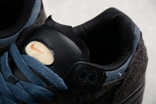 Nike Air Max 1 رمادي داكن وأزرق سويد Lifestyle Sneakers 6