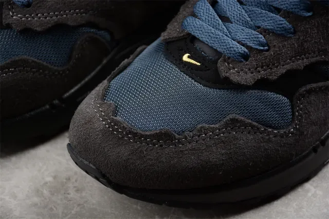 Nike Air Max 1 رمادي داكن وأزرق سويد Lifestyle Sneakers 8