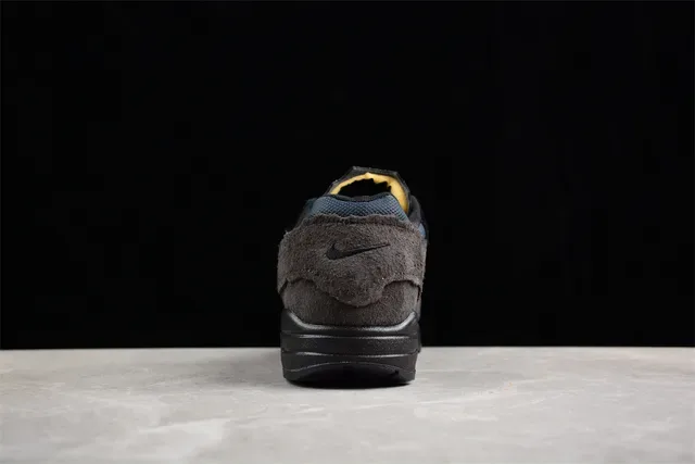 Nike Air Max 1 رمادي داكن وأزرق سويد Lifestyle Sneakers 10