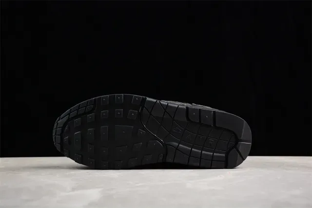 Nike Air Max 1 رمادي داكن وأزرق سويد Lifestyle Sneakers 13
