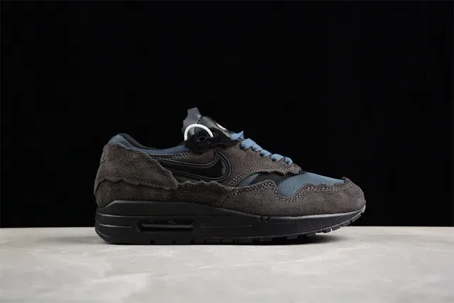 Nike Air Max 1 رمادي داكن وأزرق سويد Lifestyle Sneakers 14