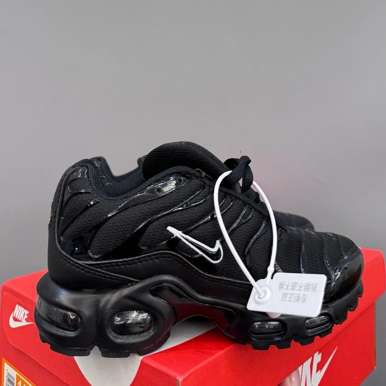 Nike Air Max Plus Black Purple Wave Lifestyle Sneakers 21
