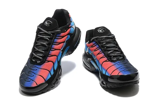 Nike Air Max Plus Black Silver Lifestyle Sneakers 6