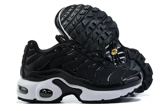Nike Air Max Plus Lifestyle Sneakers 14