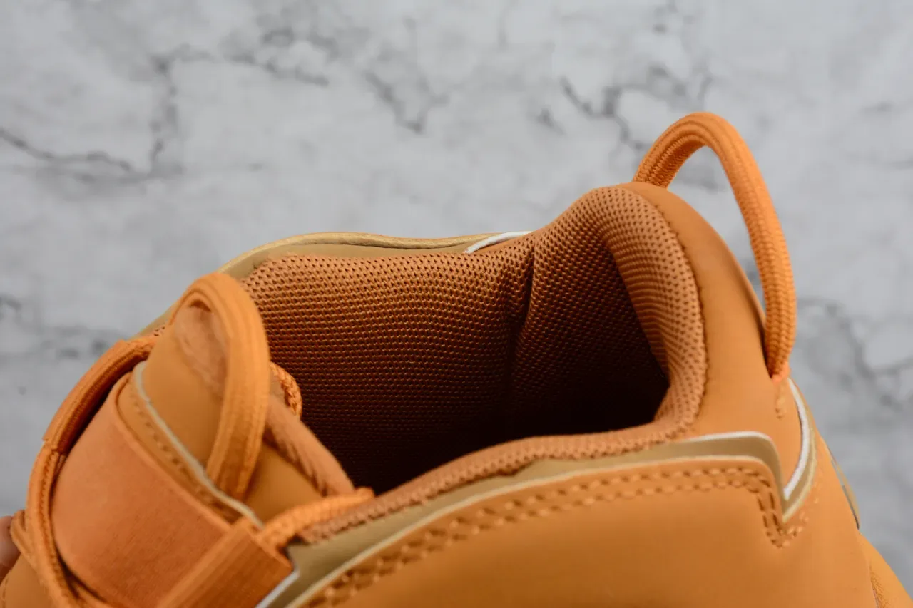 Nike Air More Uptempo Tan Sapatos de Basquete de Couro 2