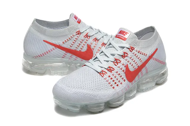 Nike Air VaporMax Flyknit ধূসর এবং লাল দৌড়ের জুতো 5