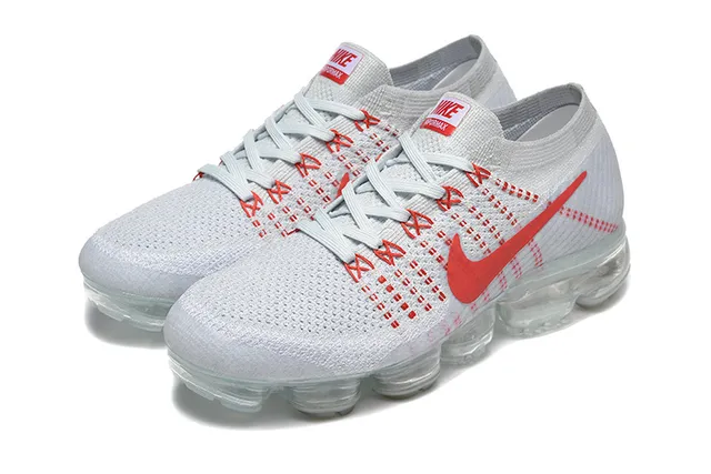 Nike Air VaporMax Flyknit ধূসর এবং লাল দৌড়ের জুতো 7