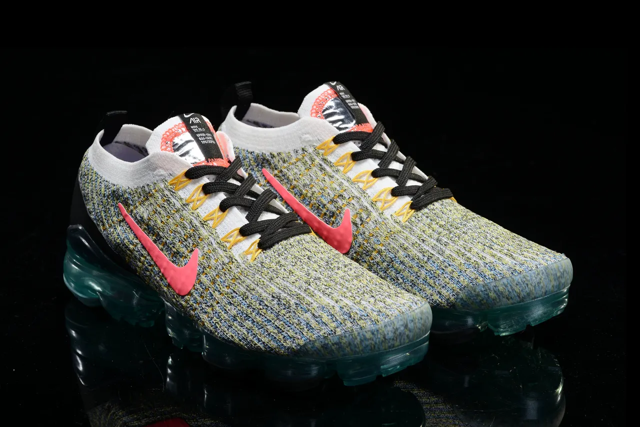 Nike Air VaporMax Flyknit Multicolor Knit Lifestyle Sneakers 14