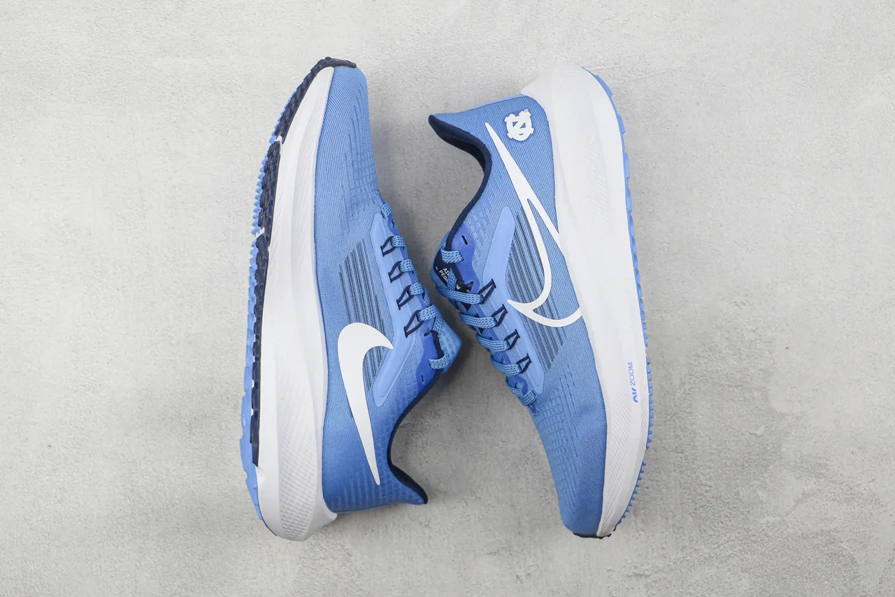 Nike Air Zoom Pegasus North Carolina Tar Heels Running Shoes 2