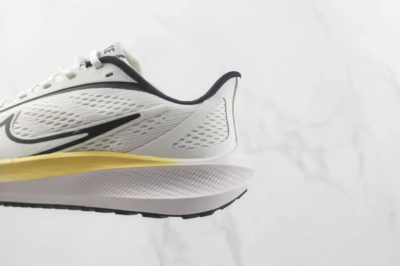 Nike Air Zoom Pegasus White Black Breathable Engineered Mesh Upper Swoosh Overlay Running Shoes 7