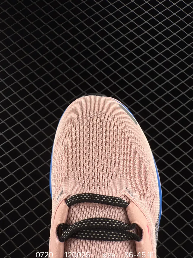 耐克 Air Zoom 粉色 黑色和蓝色跑鞋 3