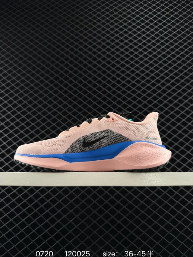 耐克 Air Zoom 粉色 黑色和蓝色跑鞋 7