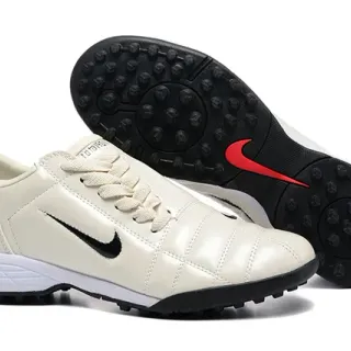 Nike Bege e Preto Sapatos de Futebol com Upper Sintético Quiltado e Sola Baixa para Turf