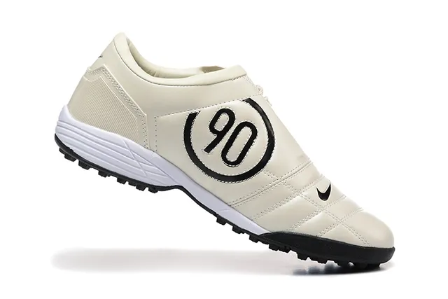 Nike Bege e Preto Sapatos de Futebol com Upper Sintético Quiltado e Sola Baixa para Turf 4