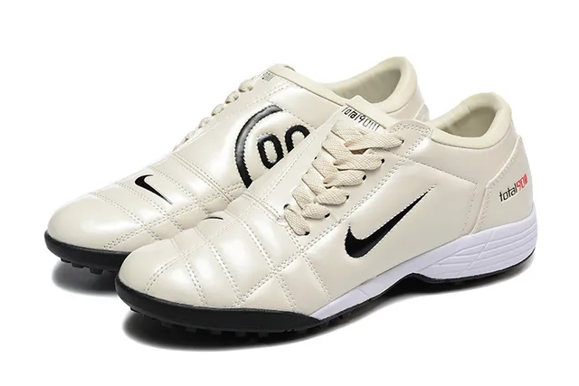 Nike Bege e Preto Sapatos de Futebol com Upper Sintético Quiltado e Sola Baixa para Turf 8