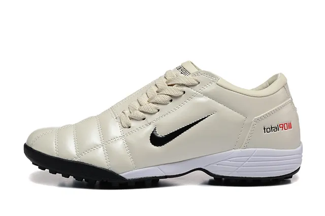 Nike Bege e Preto Sapatos de Futebol com Upper Sintético Quiltado e Sola Baixa para Turf 10