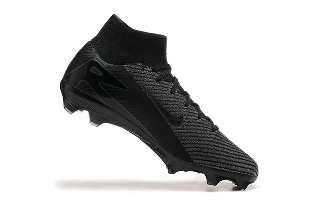 Nike Chaussures de football noir et bleu, col de chaussette à coupe haute, upper en tricot texturé, pour sol ferme 4