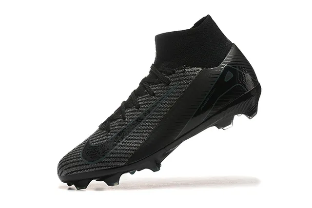 Nike Chaussures de football noir et bleu, col de chaussette à coupe haute, upper en tricot texturé, pour sol ferme 5